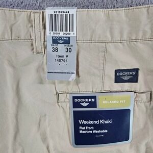 Dockers Mens Weekend Khaki Relaxed Fit Flat Front Chino Pants Beige 38x30 NEW